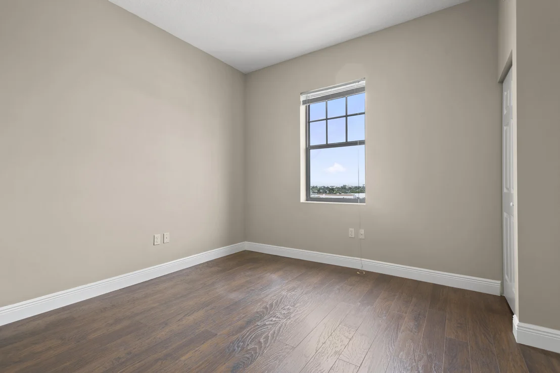 Photo of Unit 607 at 511 Lucerne Avenue