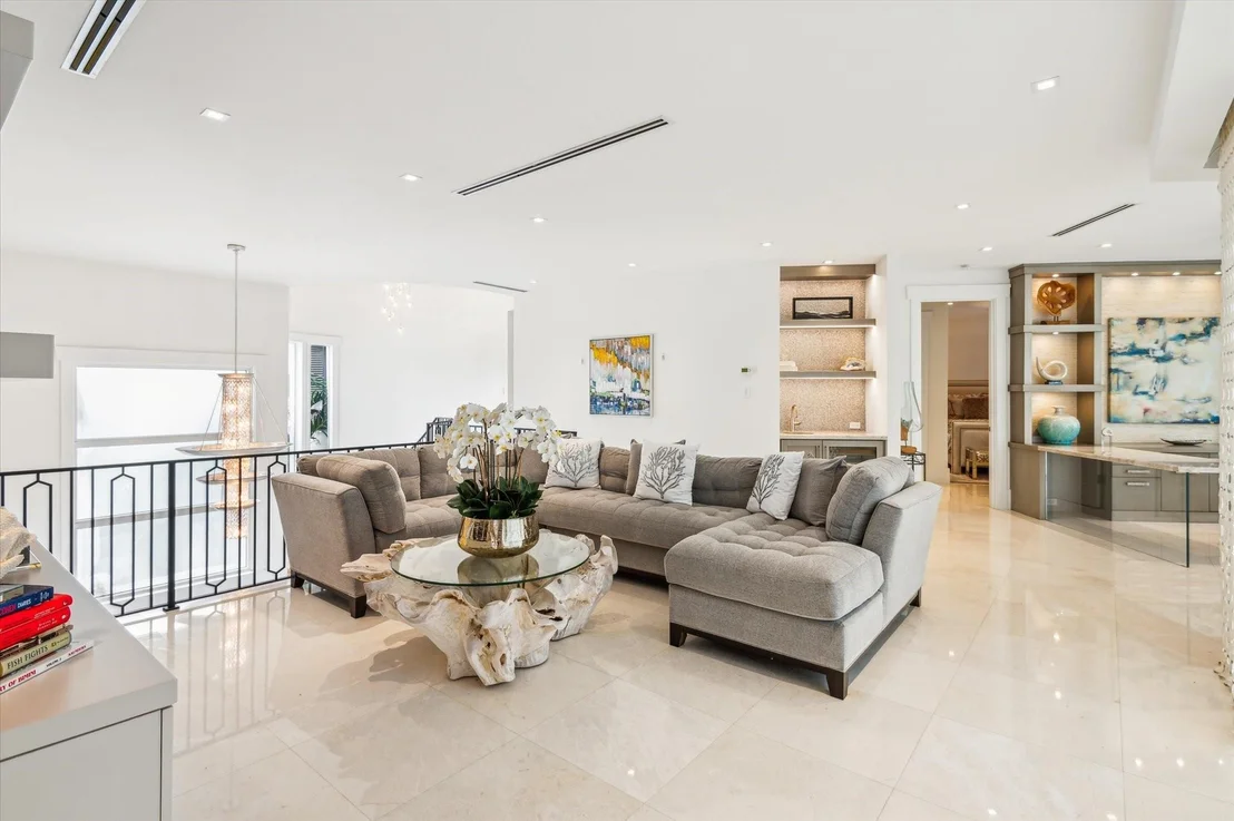 Photo of 2400 Bay Drive