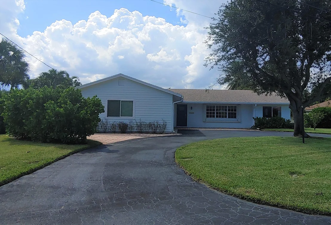 Photo of 7735 Edgewater Drive