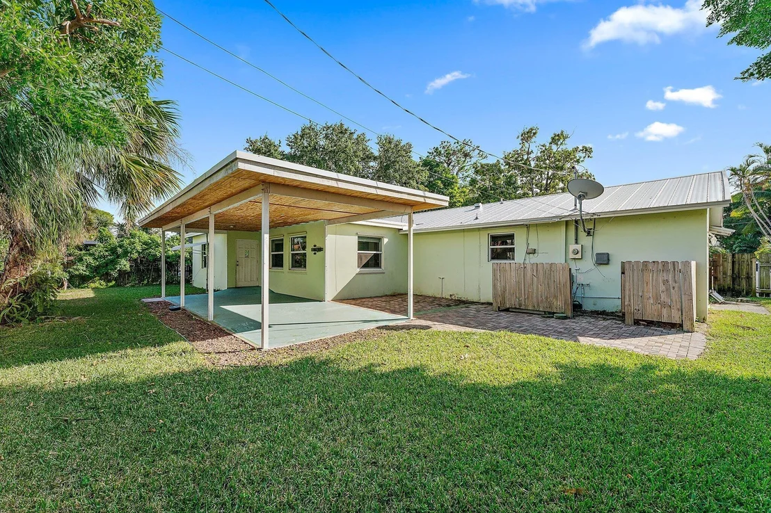 Photo of 243 W Riverside Drive