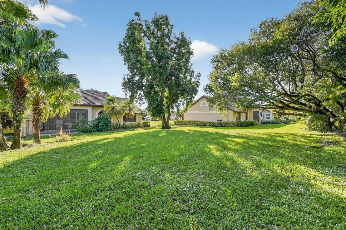 Photo of 7147 Le Chalet Boulevard