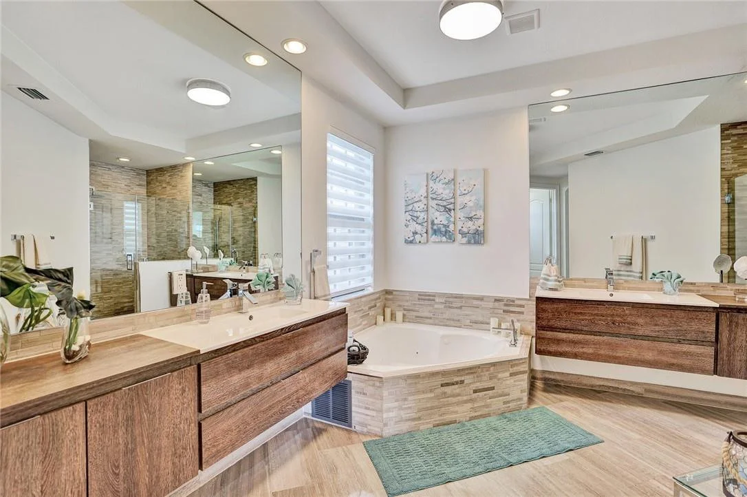 Photo of 8760 Lakeview Drive