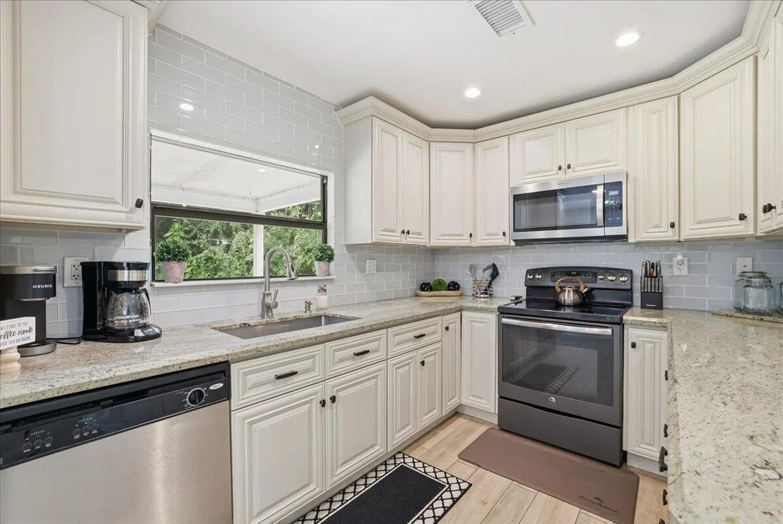Photo of 583 NW 12th Terrace