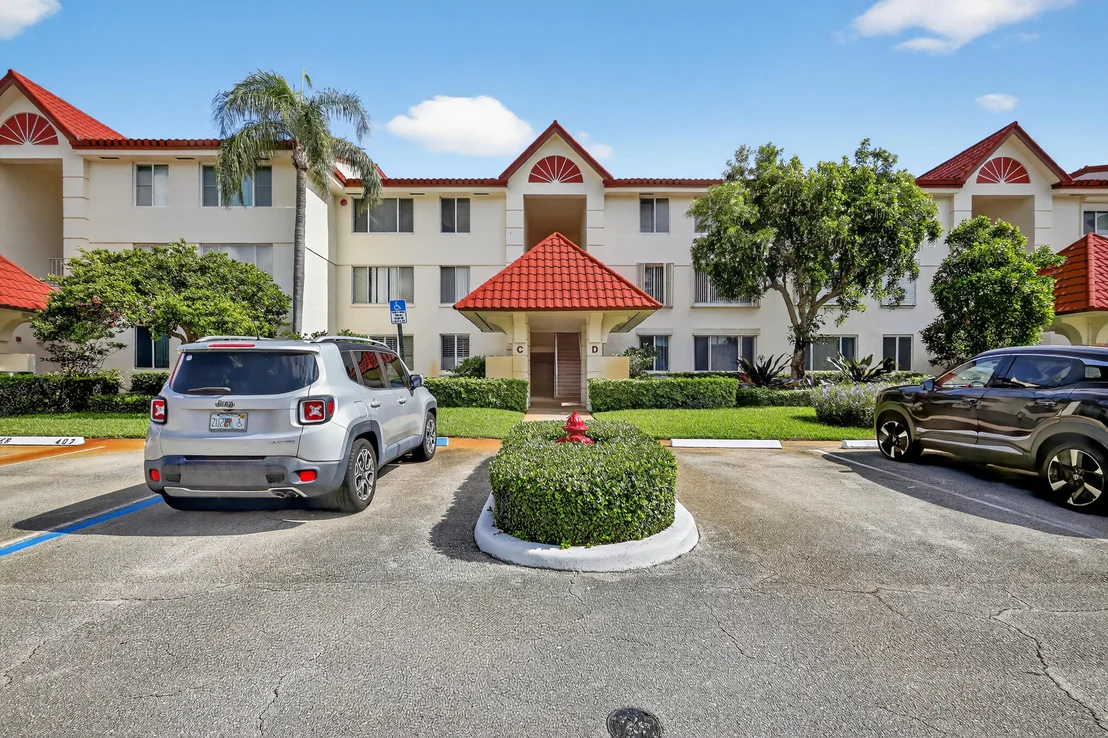 Photo of Unit D2 at 110 Half Moon Circle