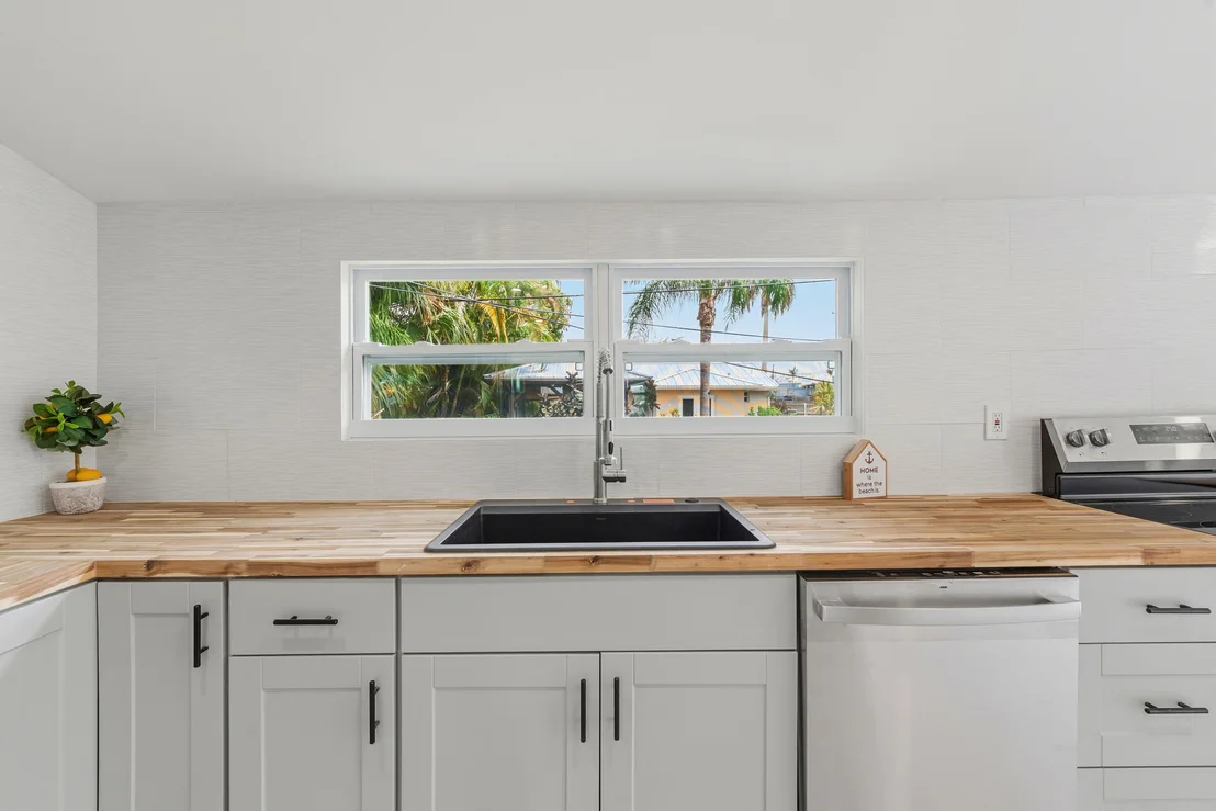 Photo of 1566 NW 9th Avenue