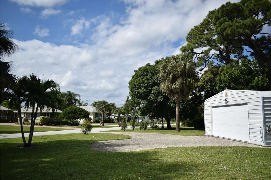 Photo of 1928 NW Pine Lake Drive