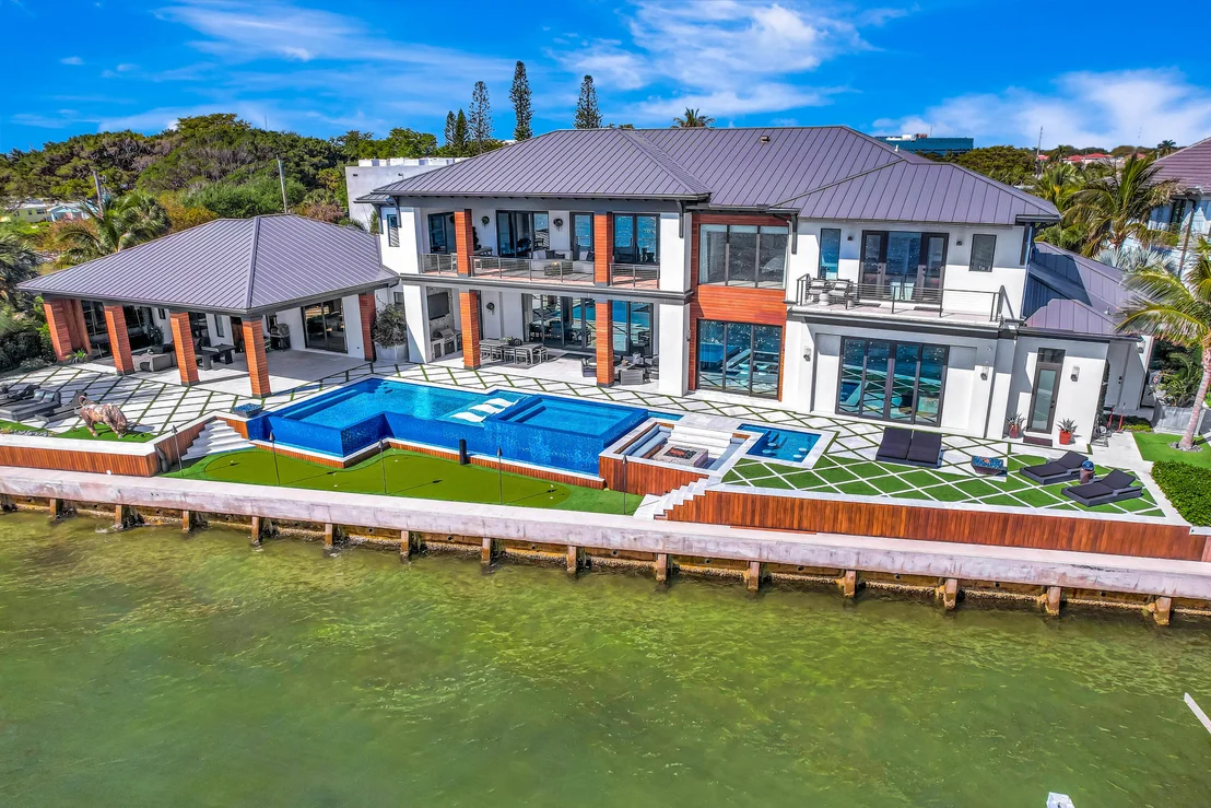 Photo of 712 Lakeside Circle