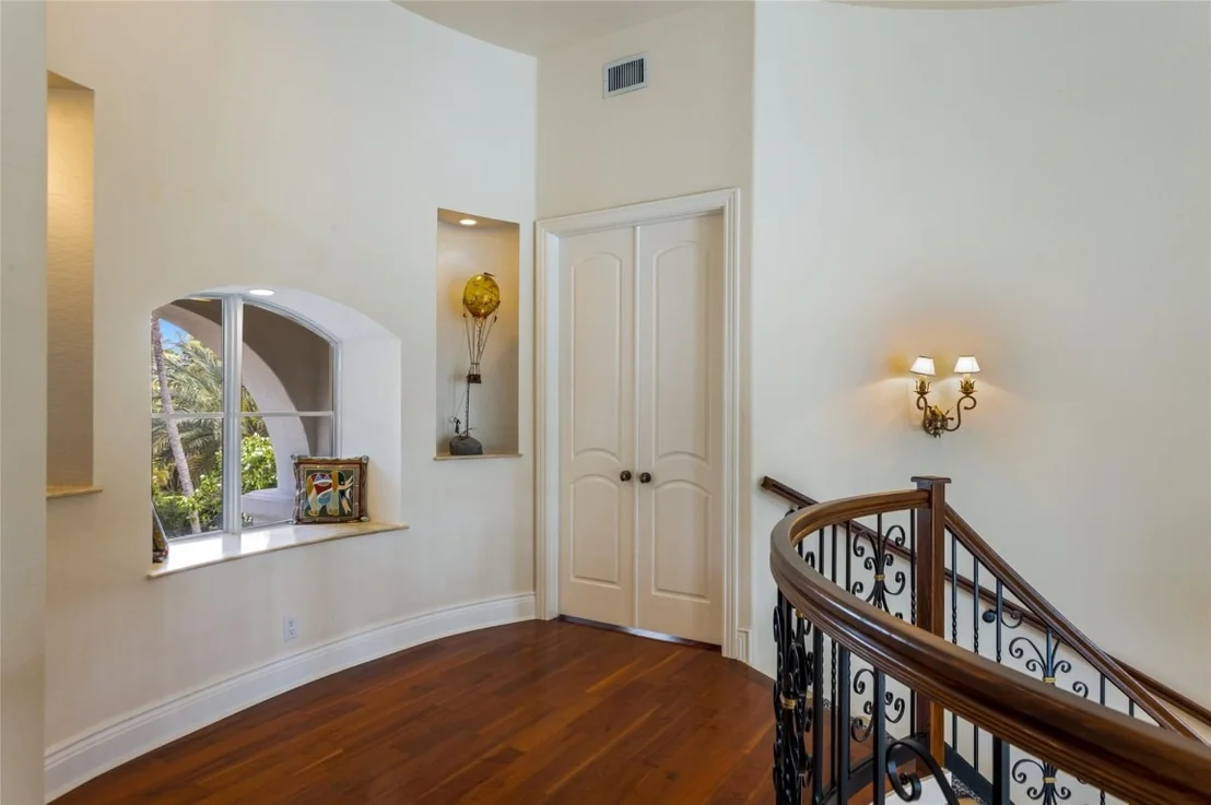 Photo of 3111 NE 27th Avenue