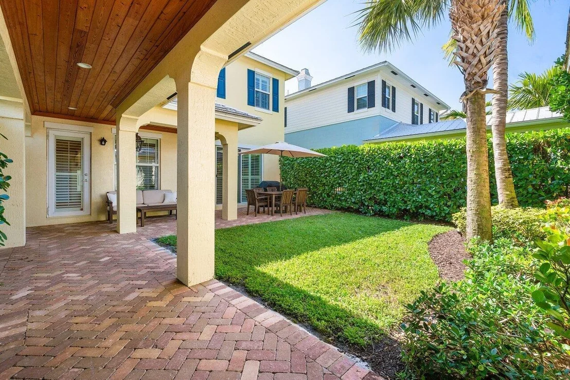 Photo of 124 W Bay Cedar Circle