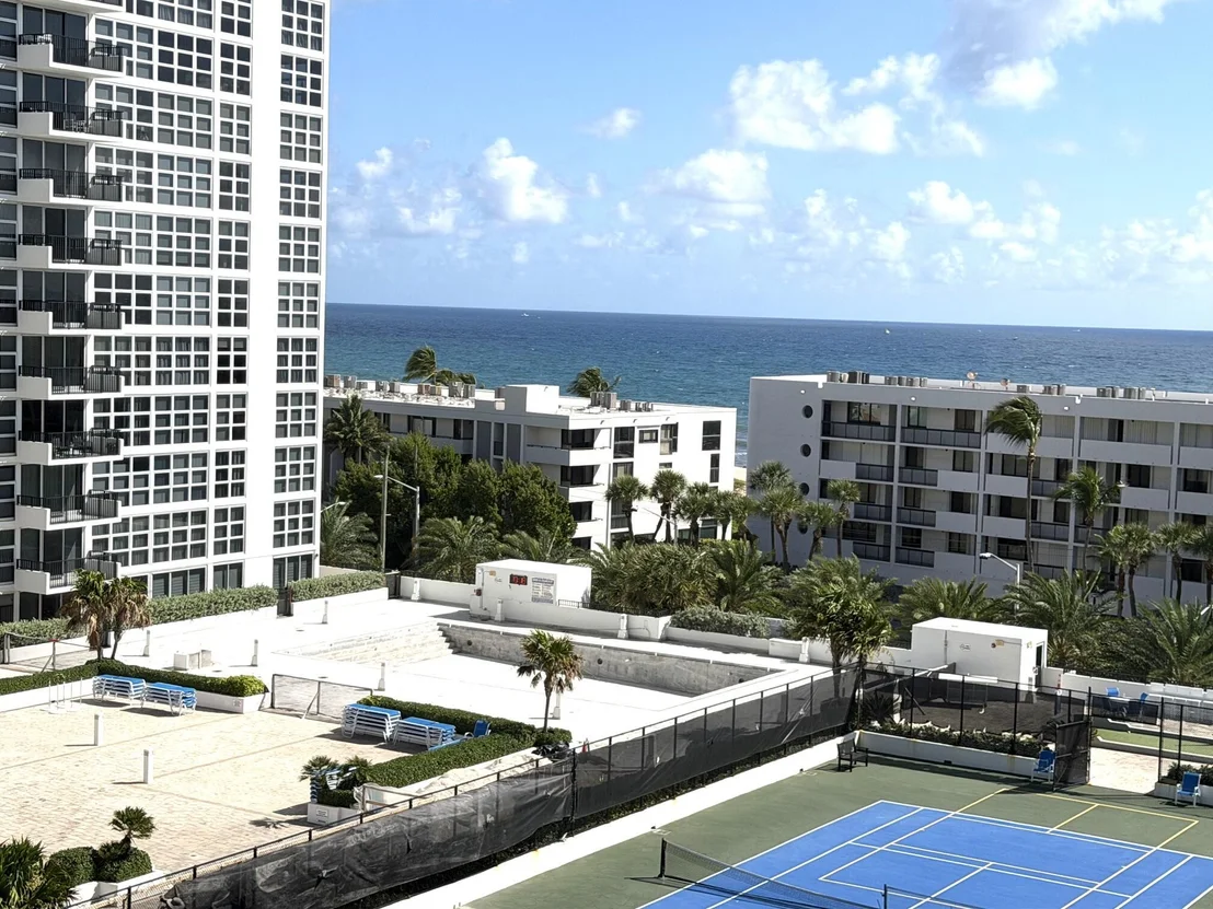 Photo of Unit 921 at 525 N OCEAN Boulevard N