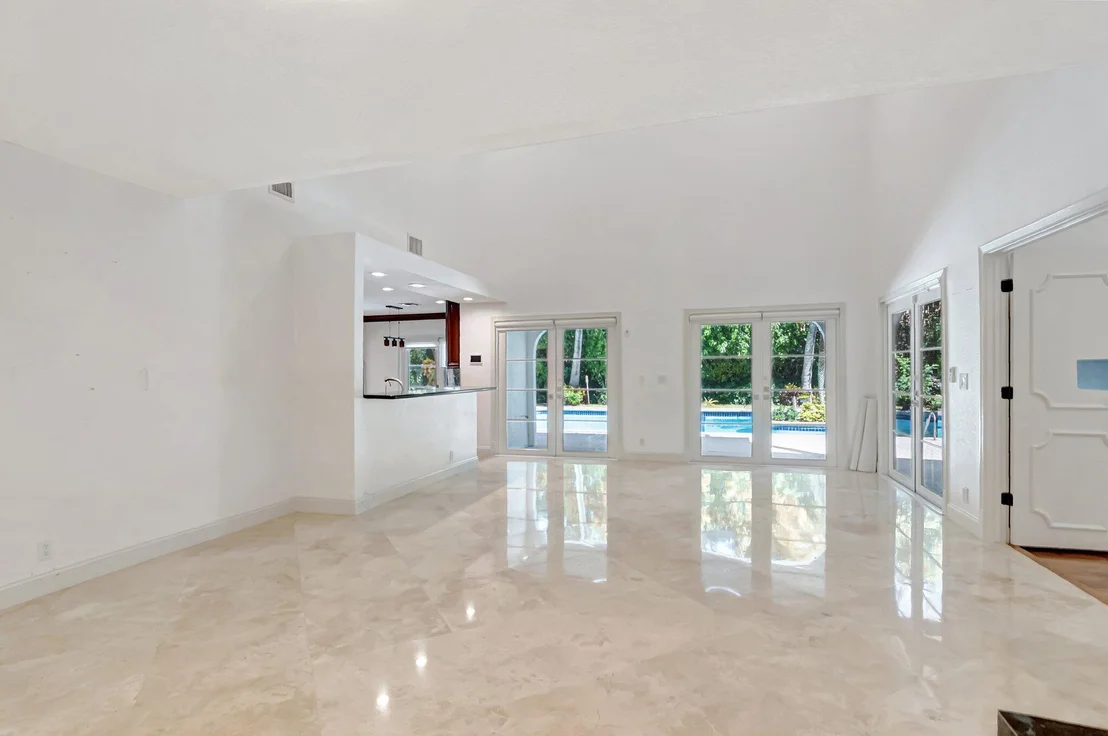 Photo of 930 N Parkside Cir Circle N