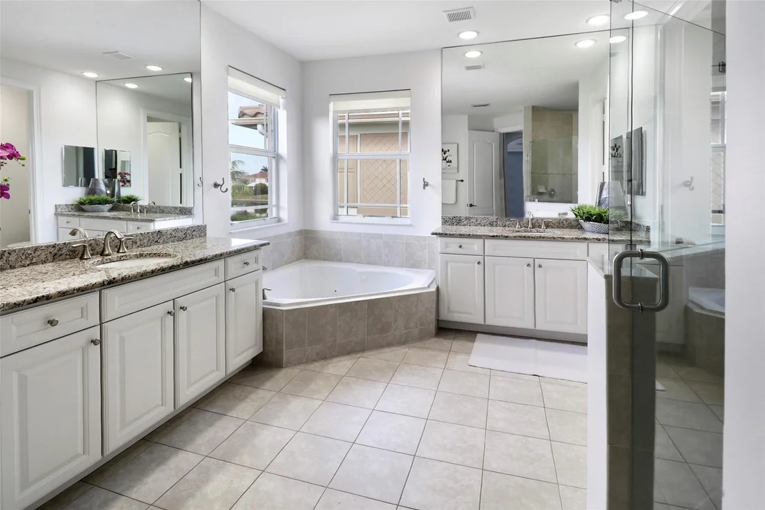 Photo of 8561 Lakeside Drive