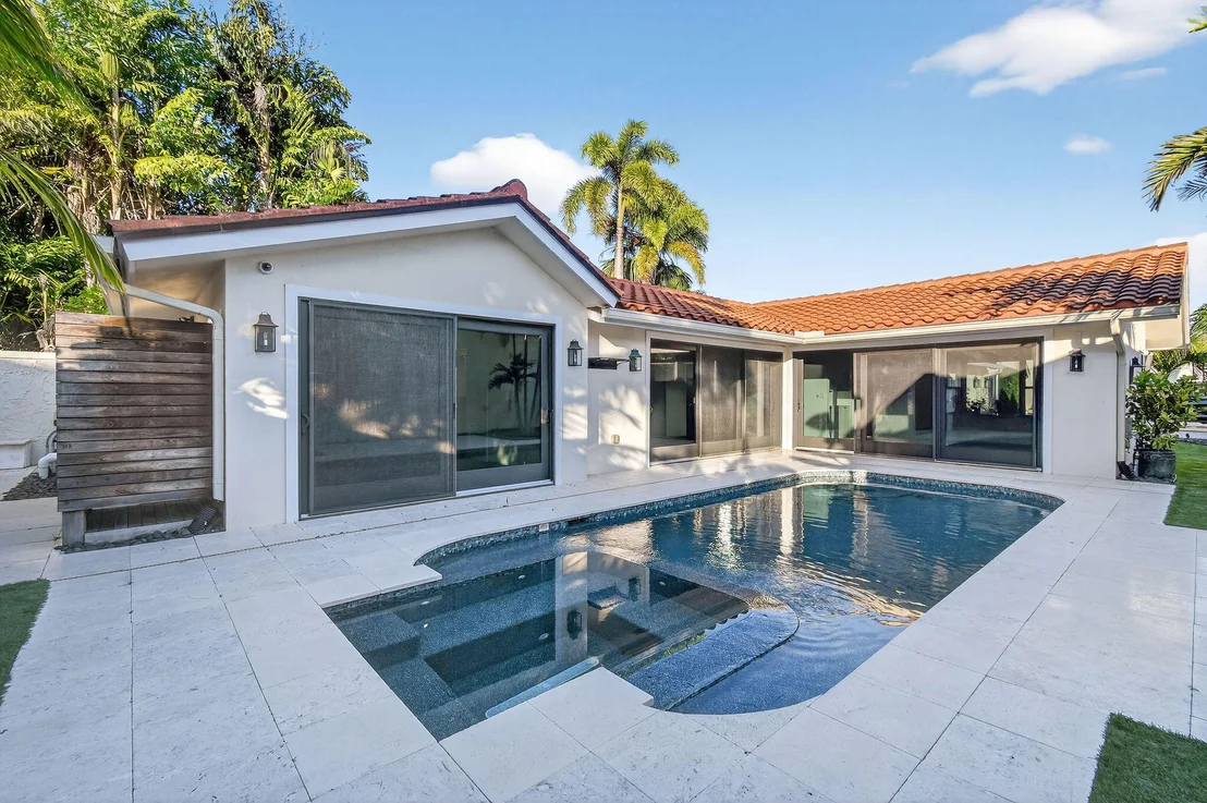 Photo of 105 W Tarpon Lane