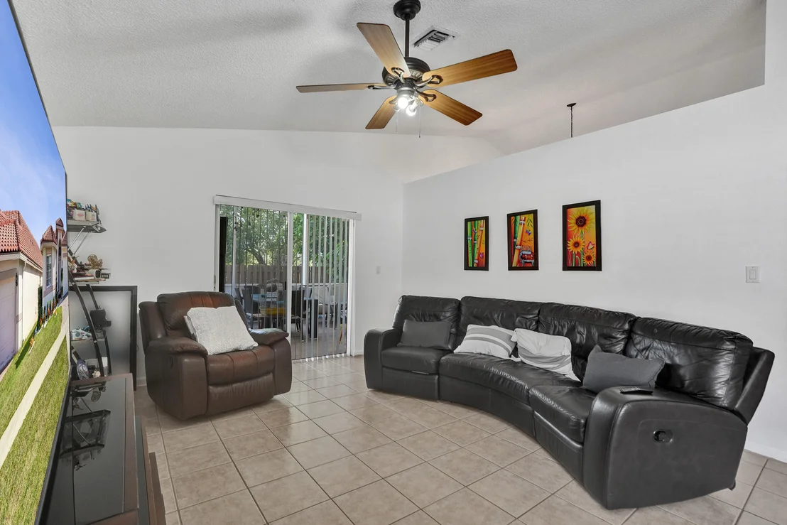 Photo of 7572 Parkside Lane