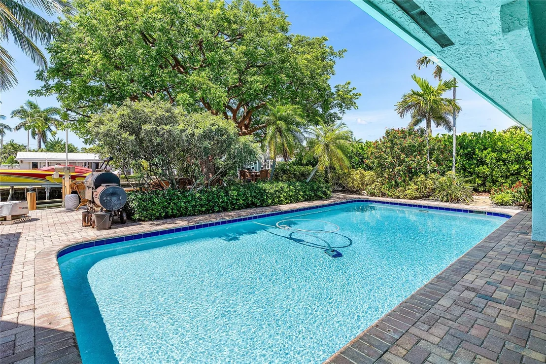 Photo of 2530 NE 48th Street