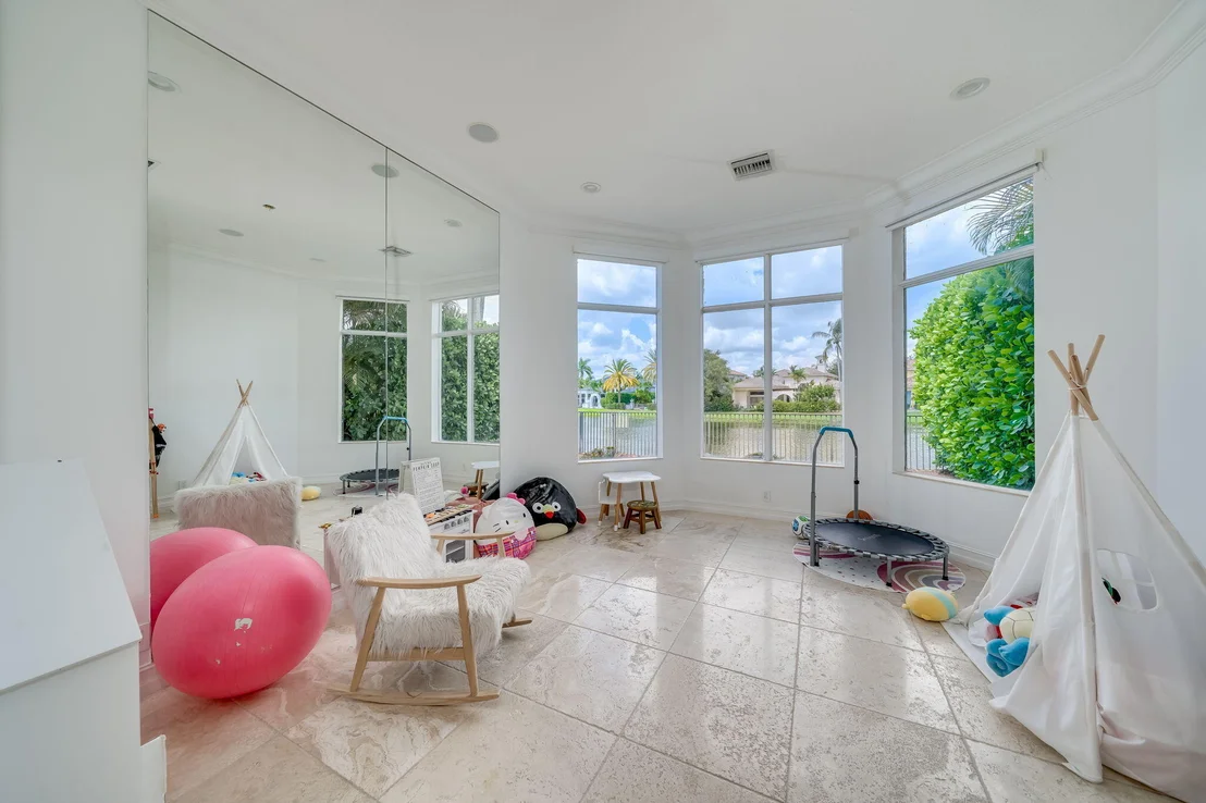 Photo of 17593 Middle Lake Drive
