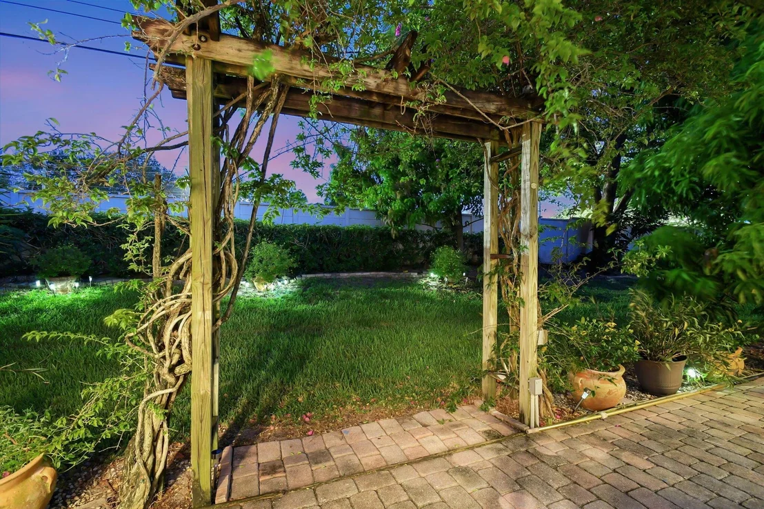 Photo of 5565 American Circle