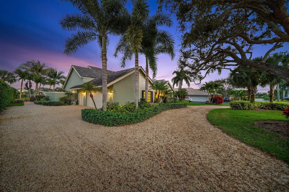 Photo of 41 SE Saddleback Road
