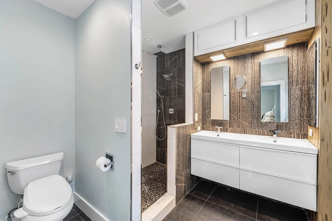 Photo of 742 PARK Drive W