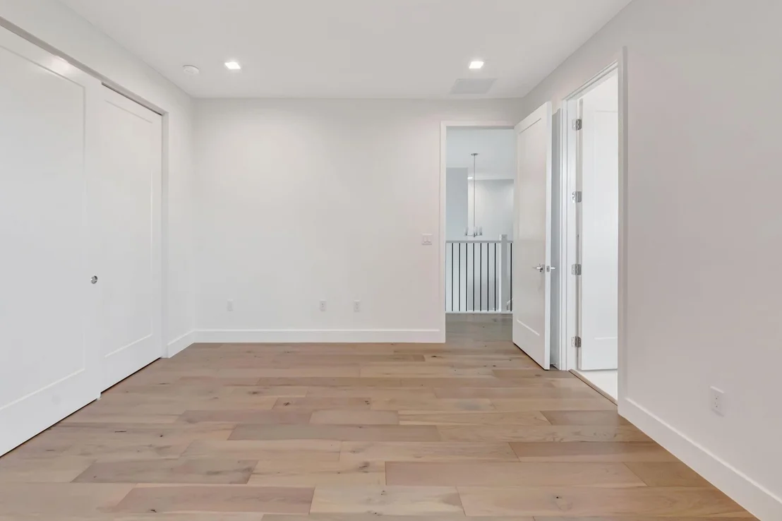 Photo of 9436 Riverside Park Drive