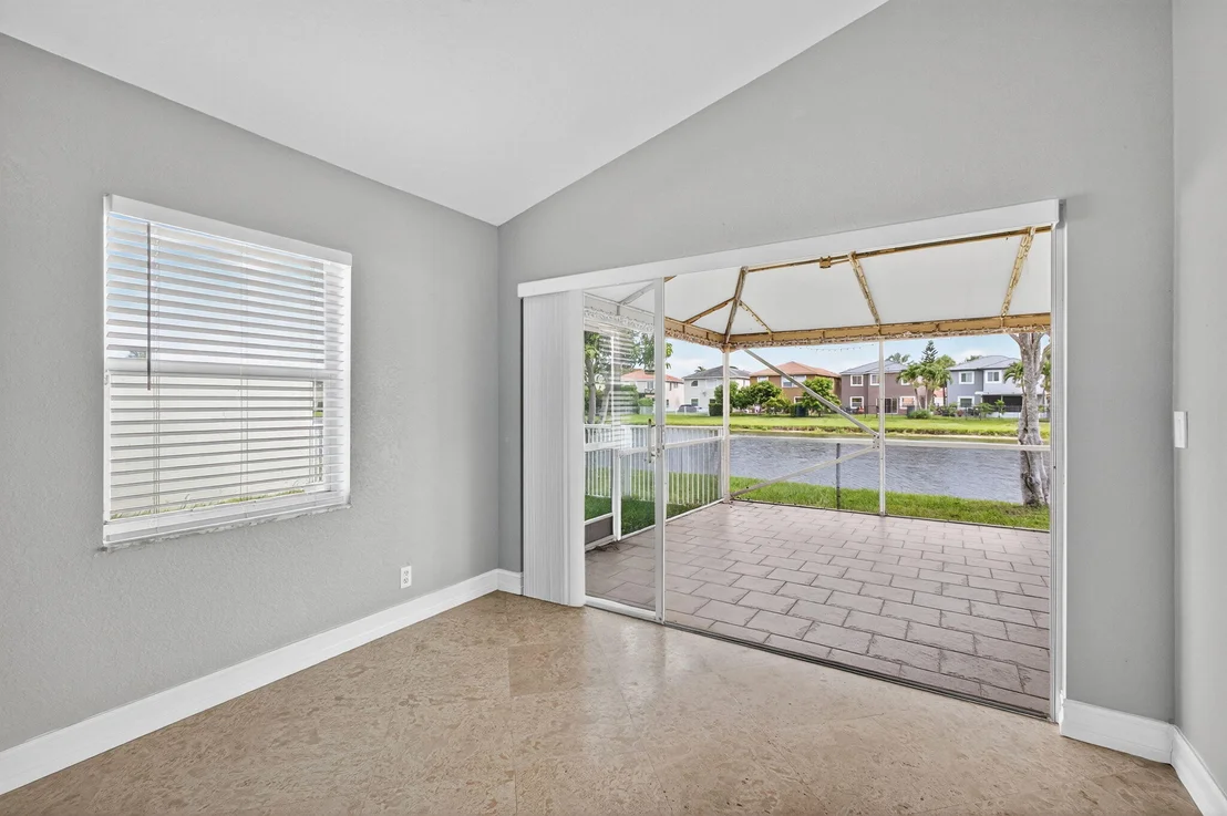 Photo of 6121 Spring Isles Boulevard