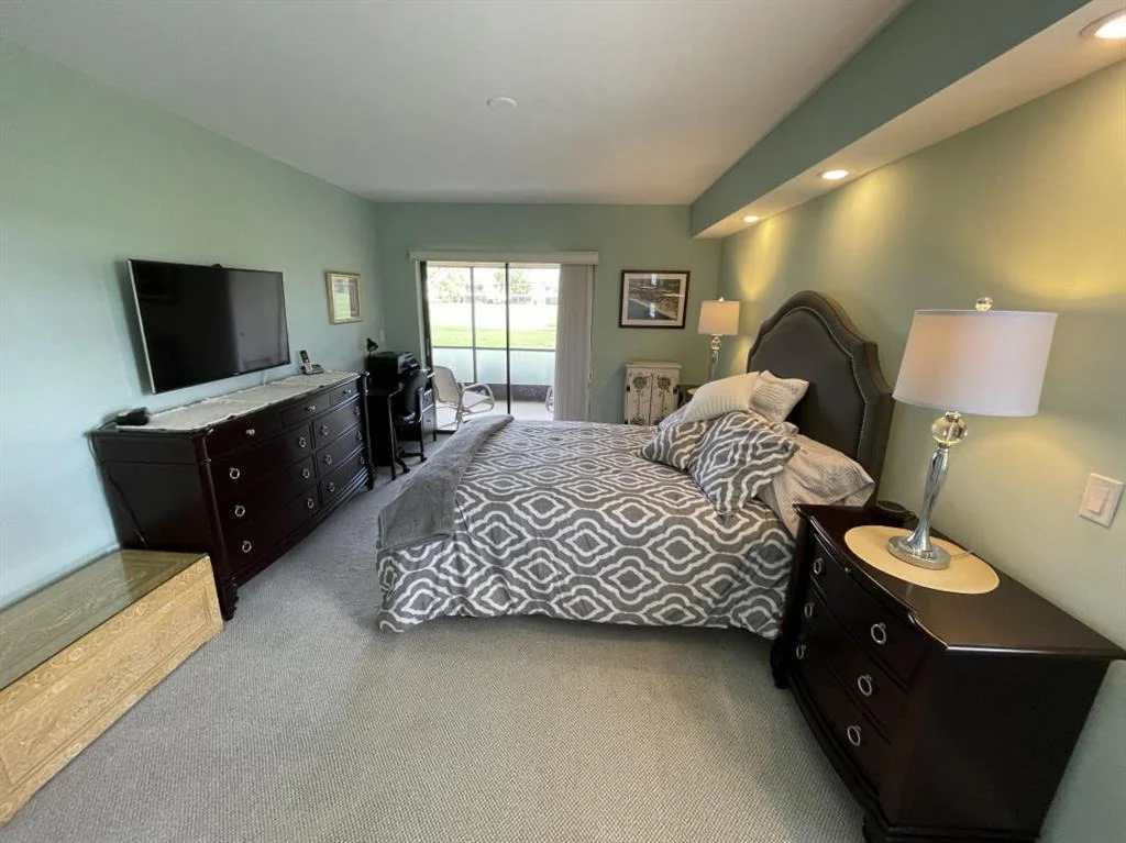 Photo of Unit F at 701 Pinecrest Circle