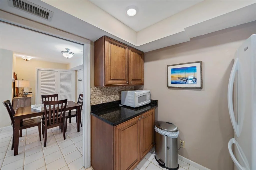 Photo of Unit 106E at 300 N Highway A1a
