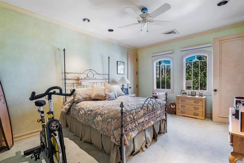 Photo of 719 N Ocean Boulevard