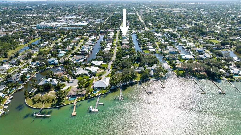 Photo of 916 Dolphin Drive