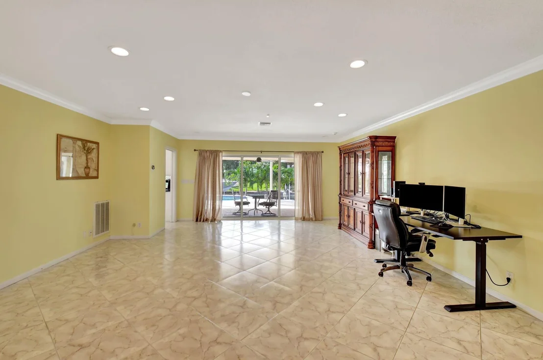 Photo of 850 Holly Lane