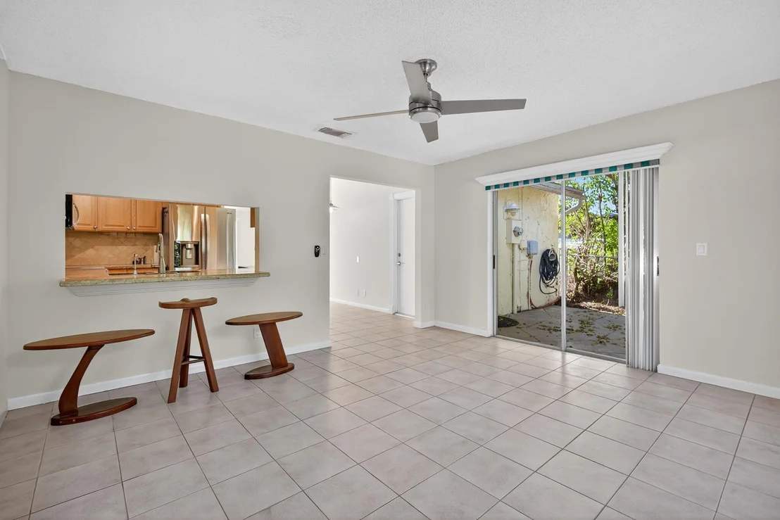 Photo of 130 Lakeside Circle