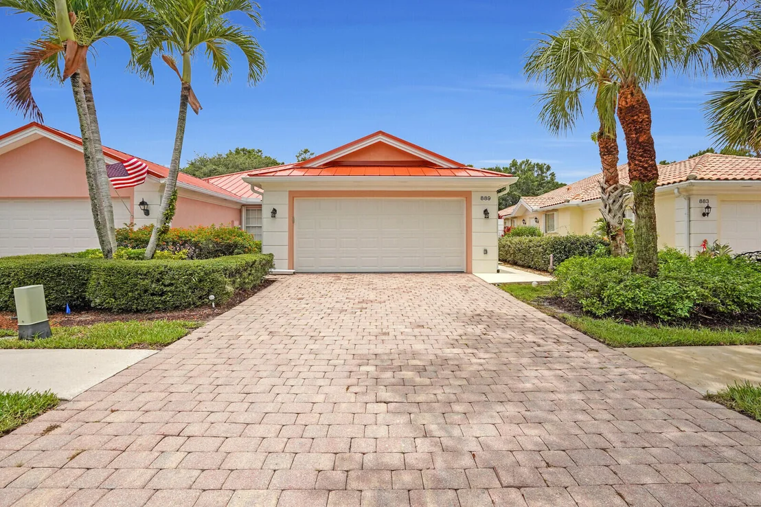 Photo of 889 SW Balmoral Trace