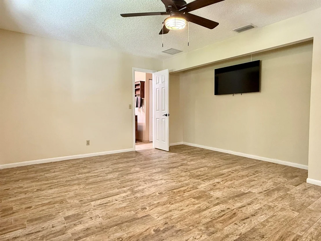Photo of 17827 126 Terrace N