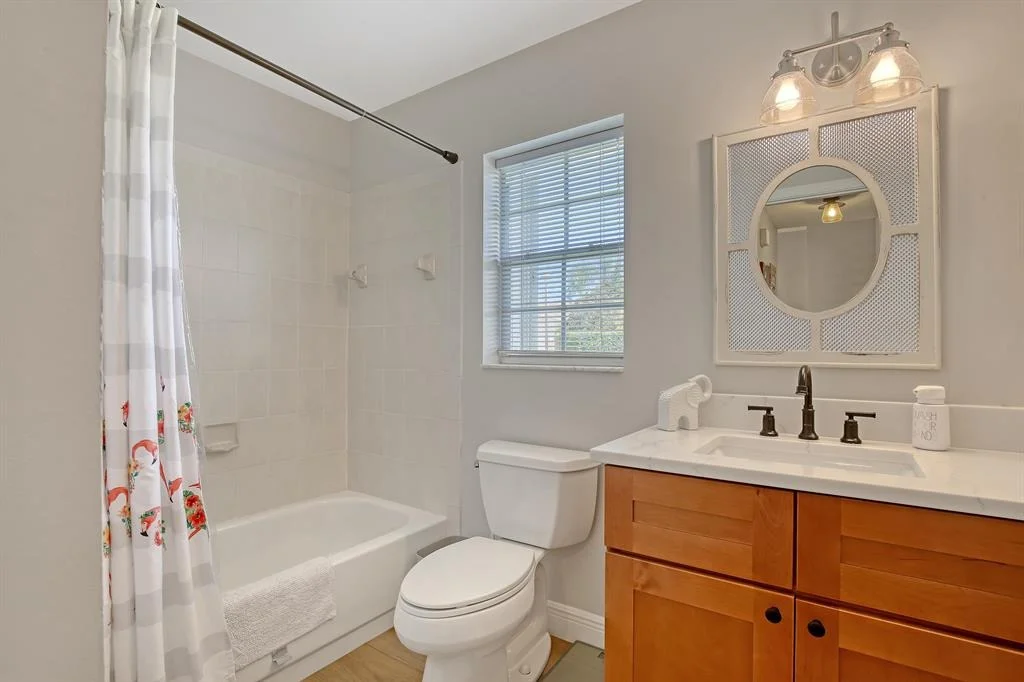 Photo of 263 Moccasin Trail W