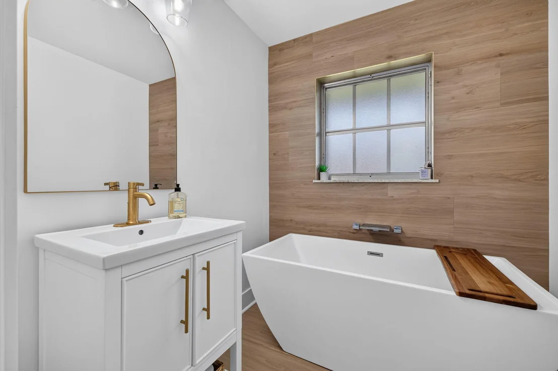 Photo of 2409 NW Everglades Boulevard