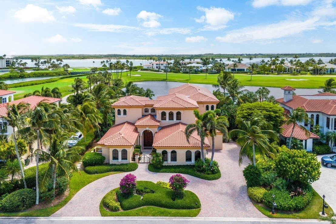 Photo of 6971 SE Harbor Circle