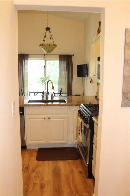 Photo of 75 Gables Boulevard