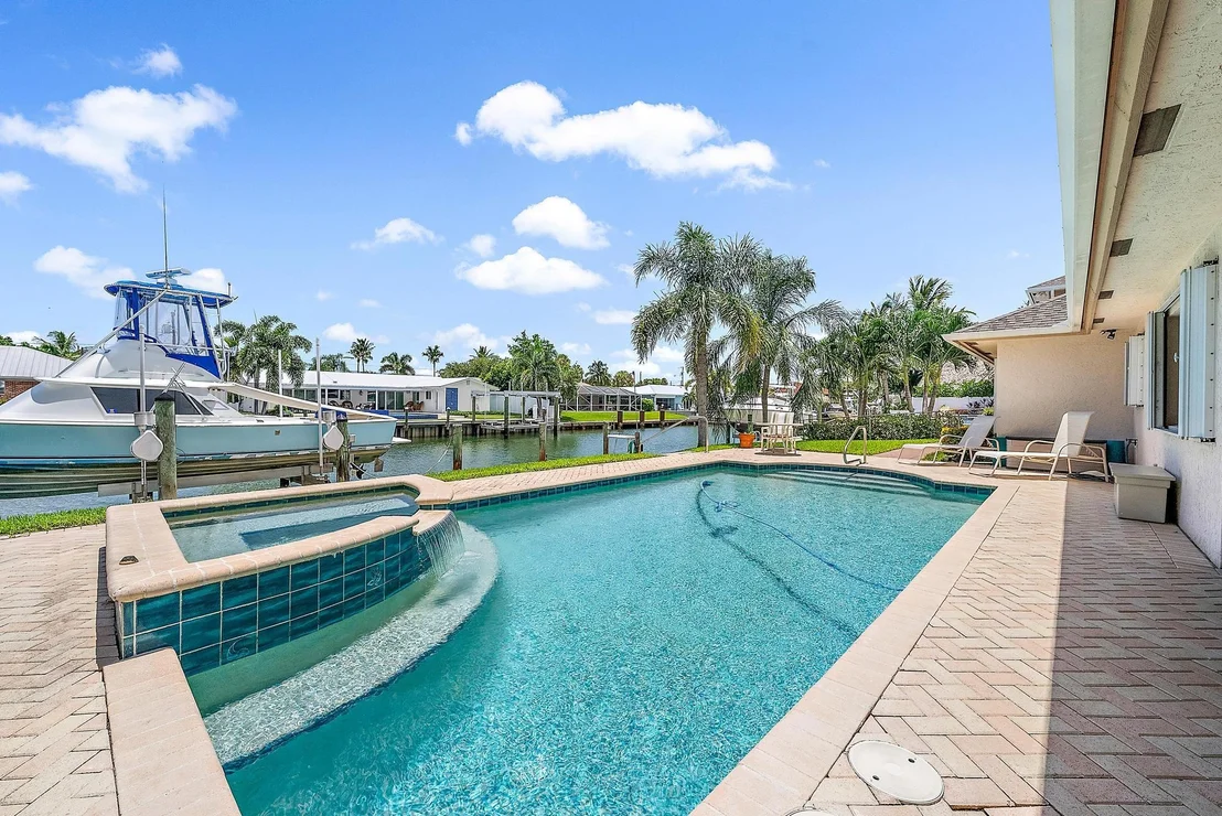 Photo of 925 Dolphin Drive