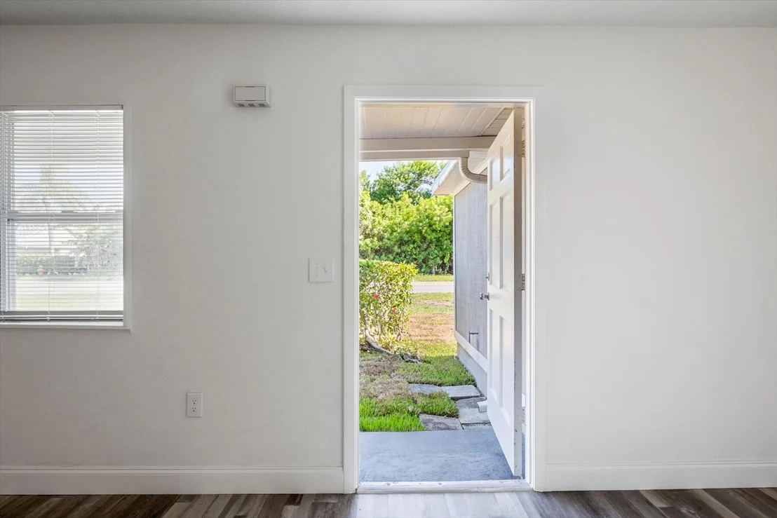 Photo of 825 2nd Street