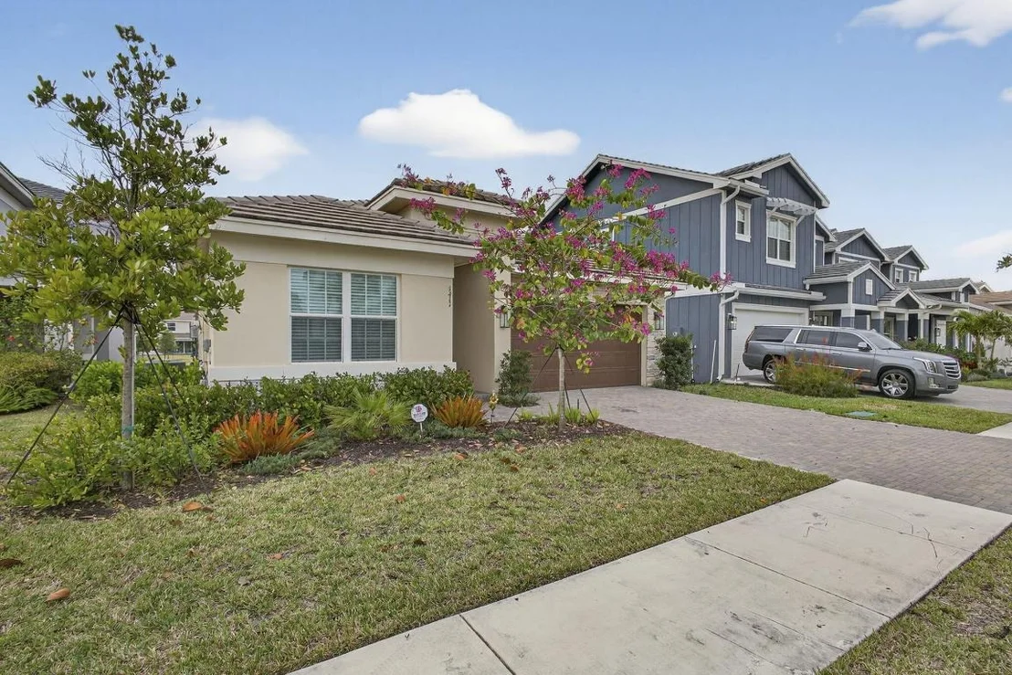 Photo of 1411 Thistle Place