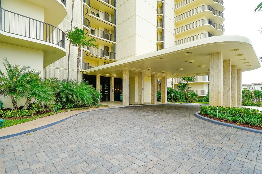 Photo of Unit 603 at 100 Beach Road