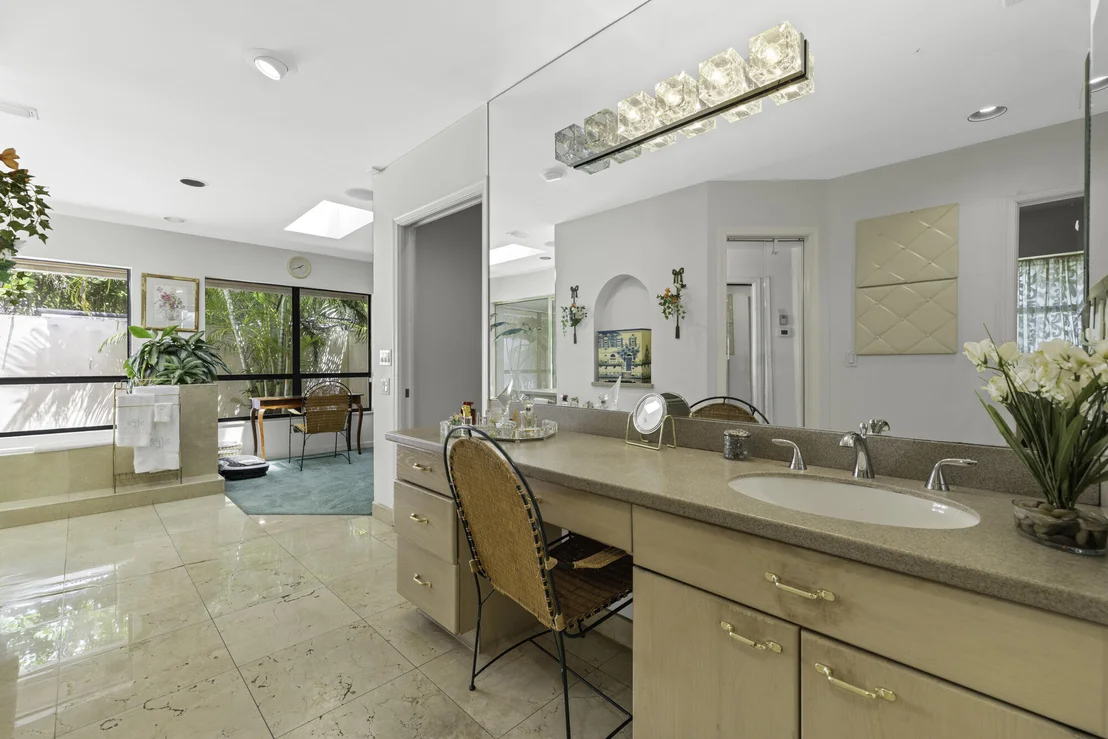 Photo of 2812 Embassy Drive
