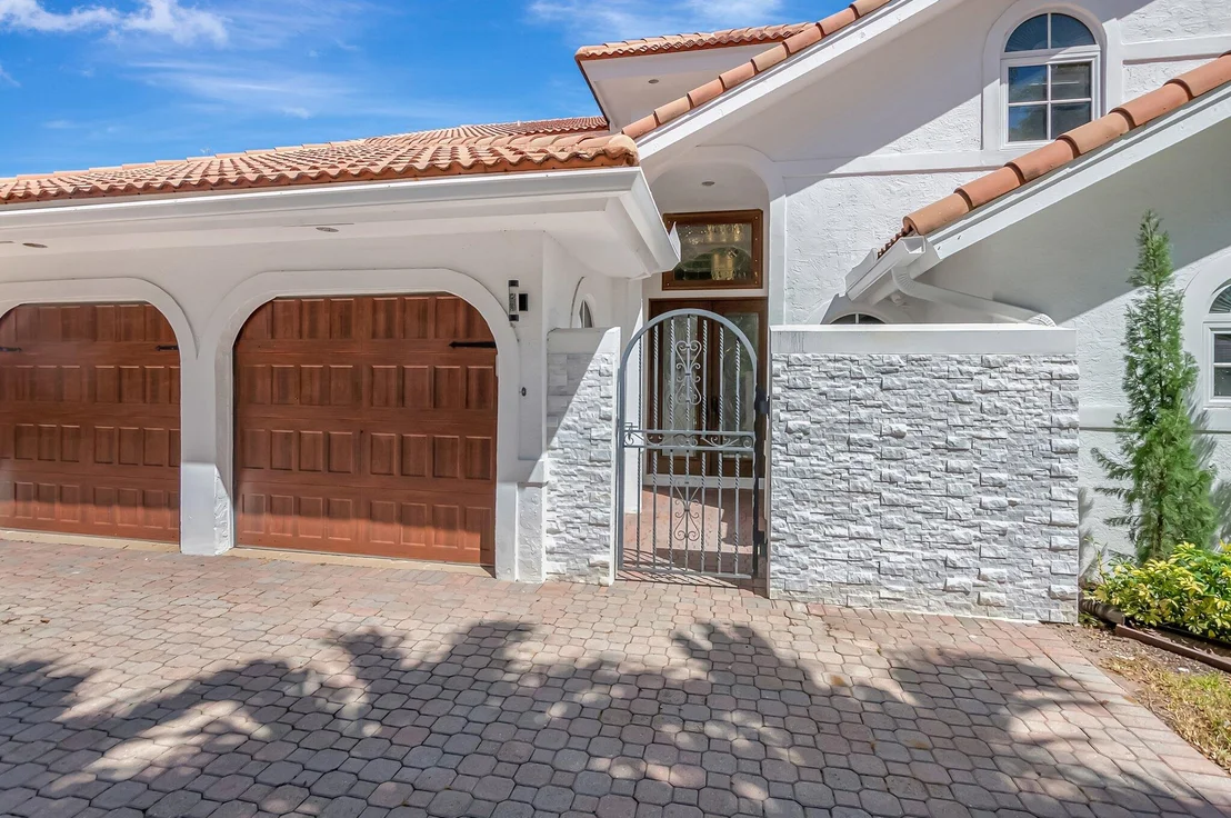 Photo of 930 N Parkside Cir Circle N
