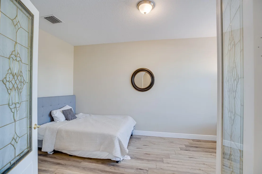 Photo of 4247 DIAMOND Square