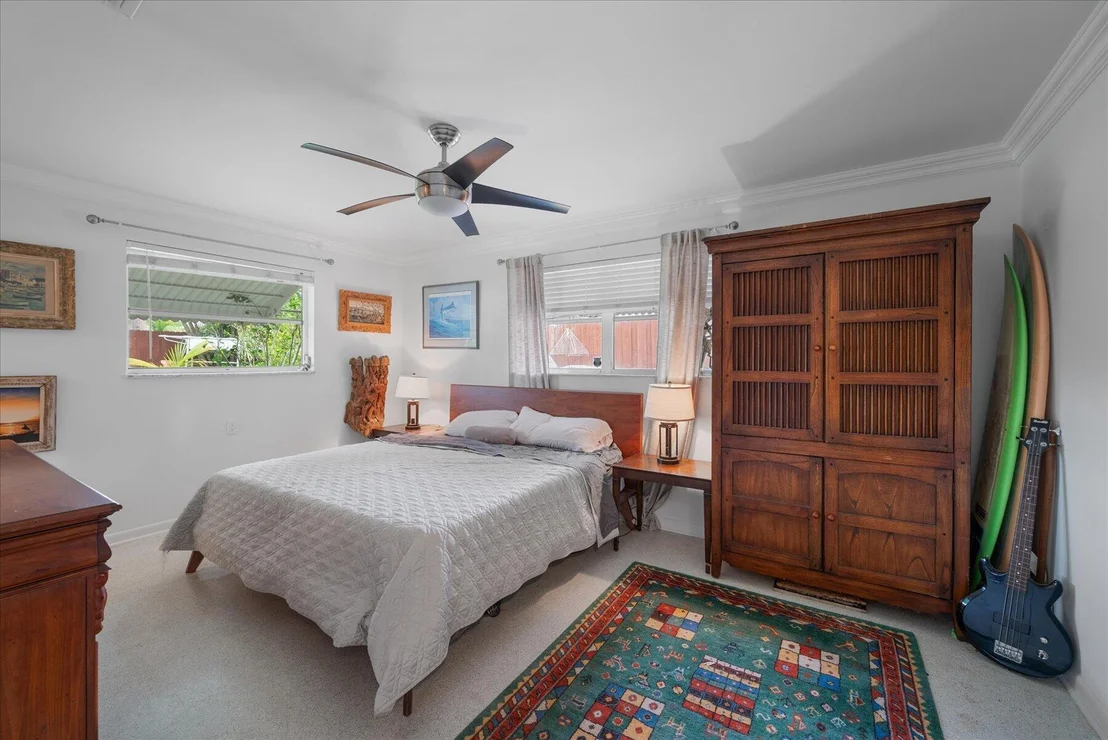 Photo of 117 E Riverside Drive