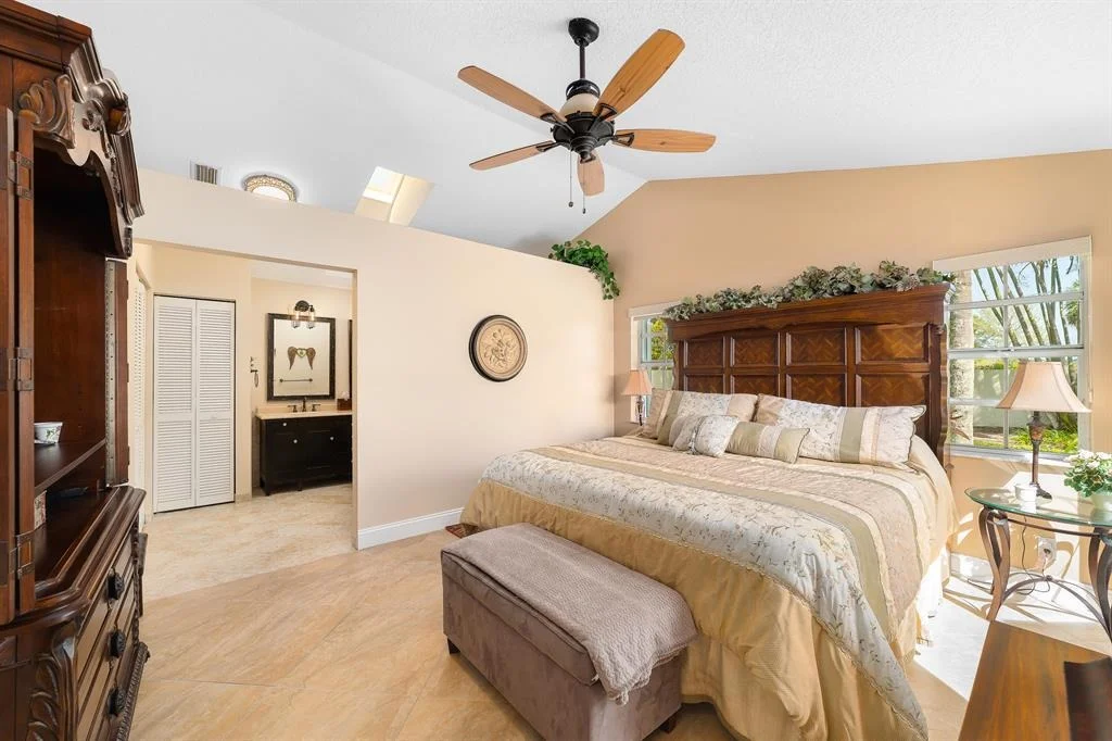 Photo of 930 Dickens Place