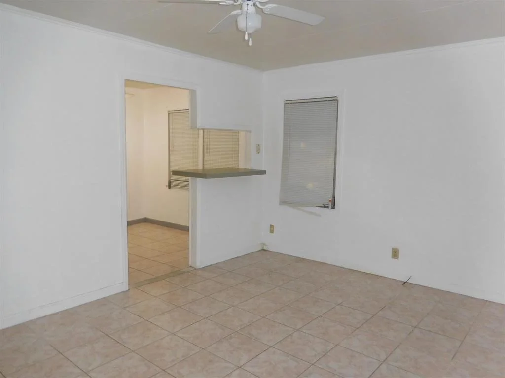 Photo of 830 Colonial Road