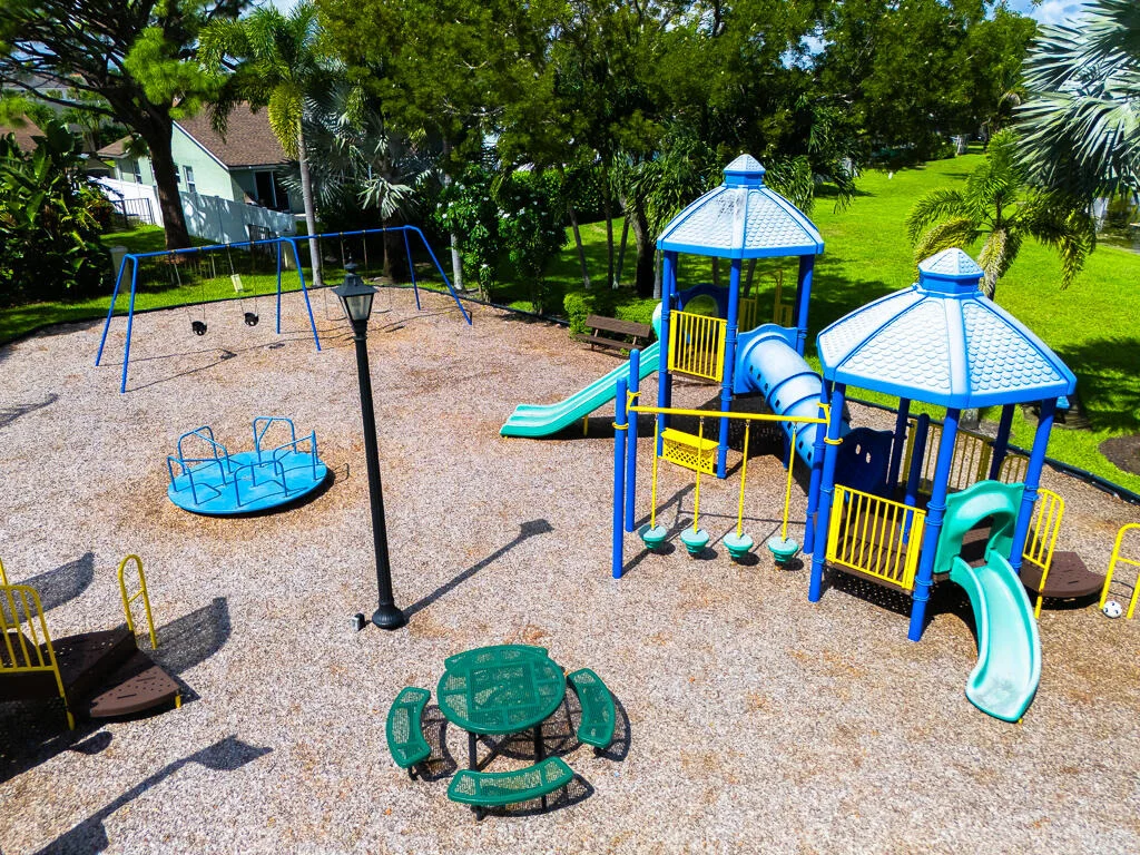 Photo of 841 NW 8th Way