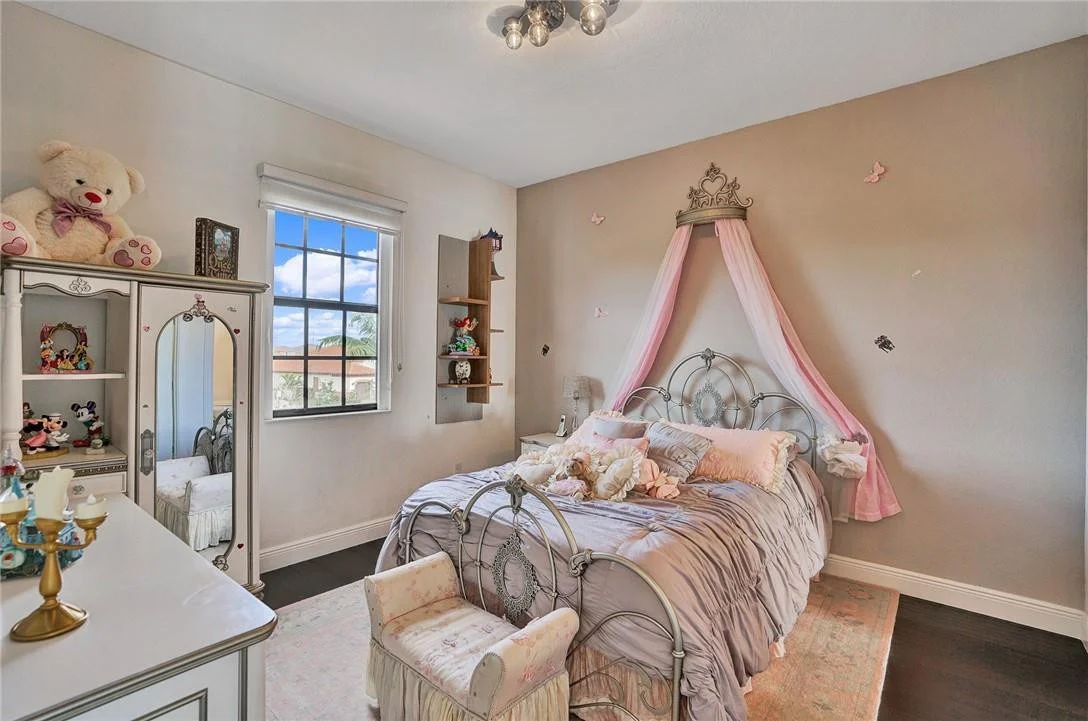 Photo of 8760 Lakeview Drive
