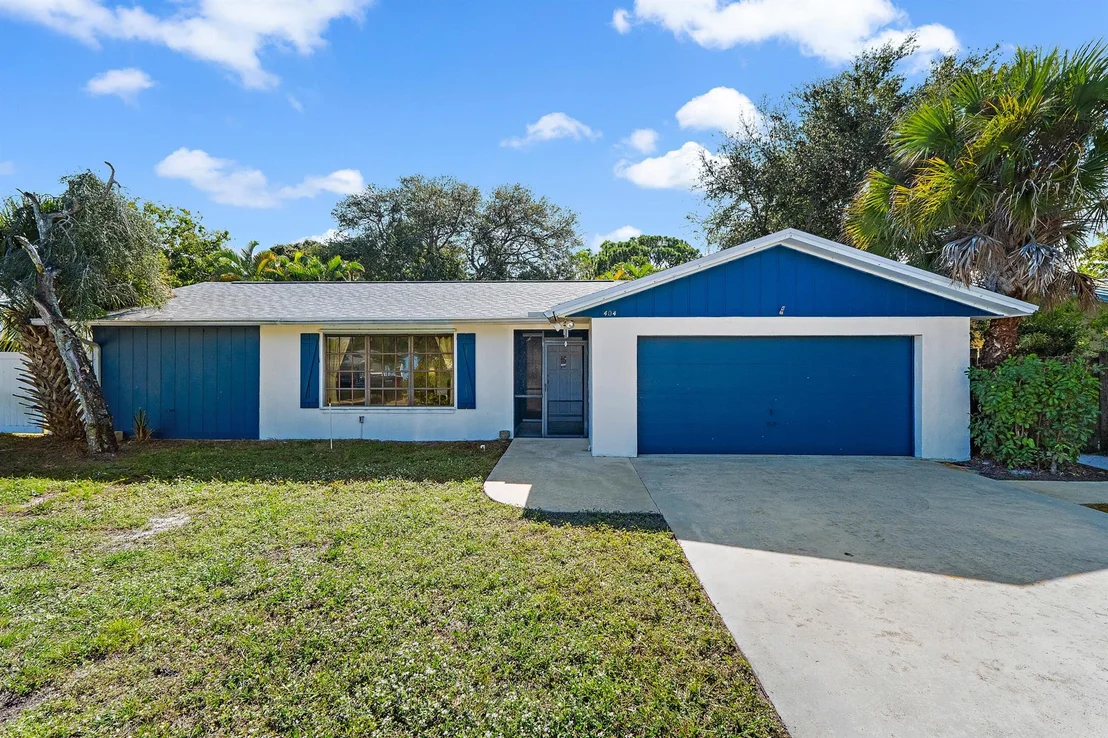 Photo of 404 Highwood Circle